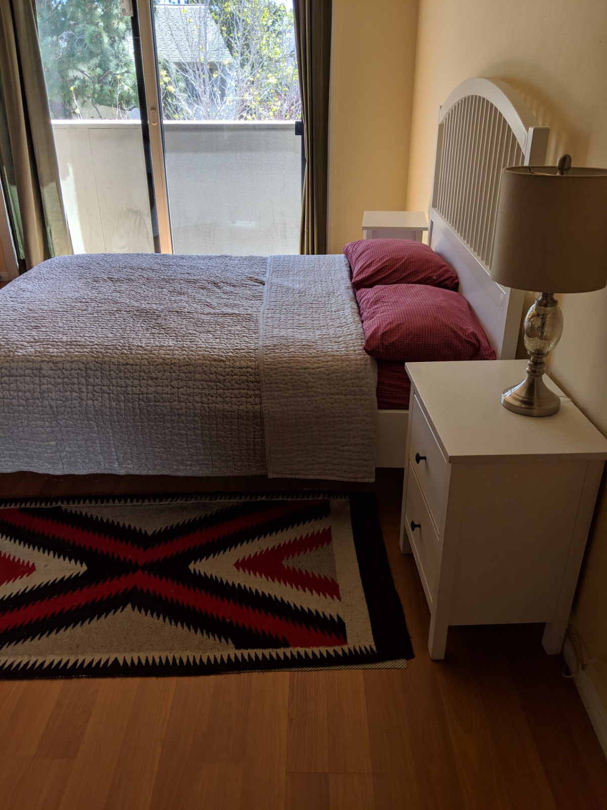 Relaxed Coastal Living With Walkable Convenience and Loft-Style Comfort - Photo 4
