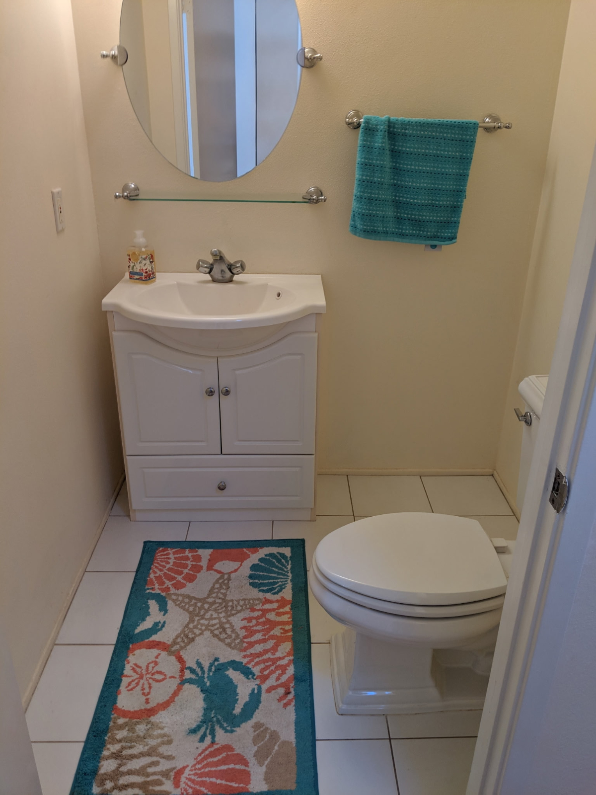 Relaxed Coastal Living With Walkable Convenience and Loft-Style Comfort - Photo 3