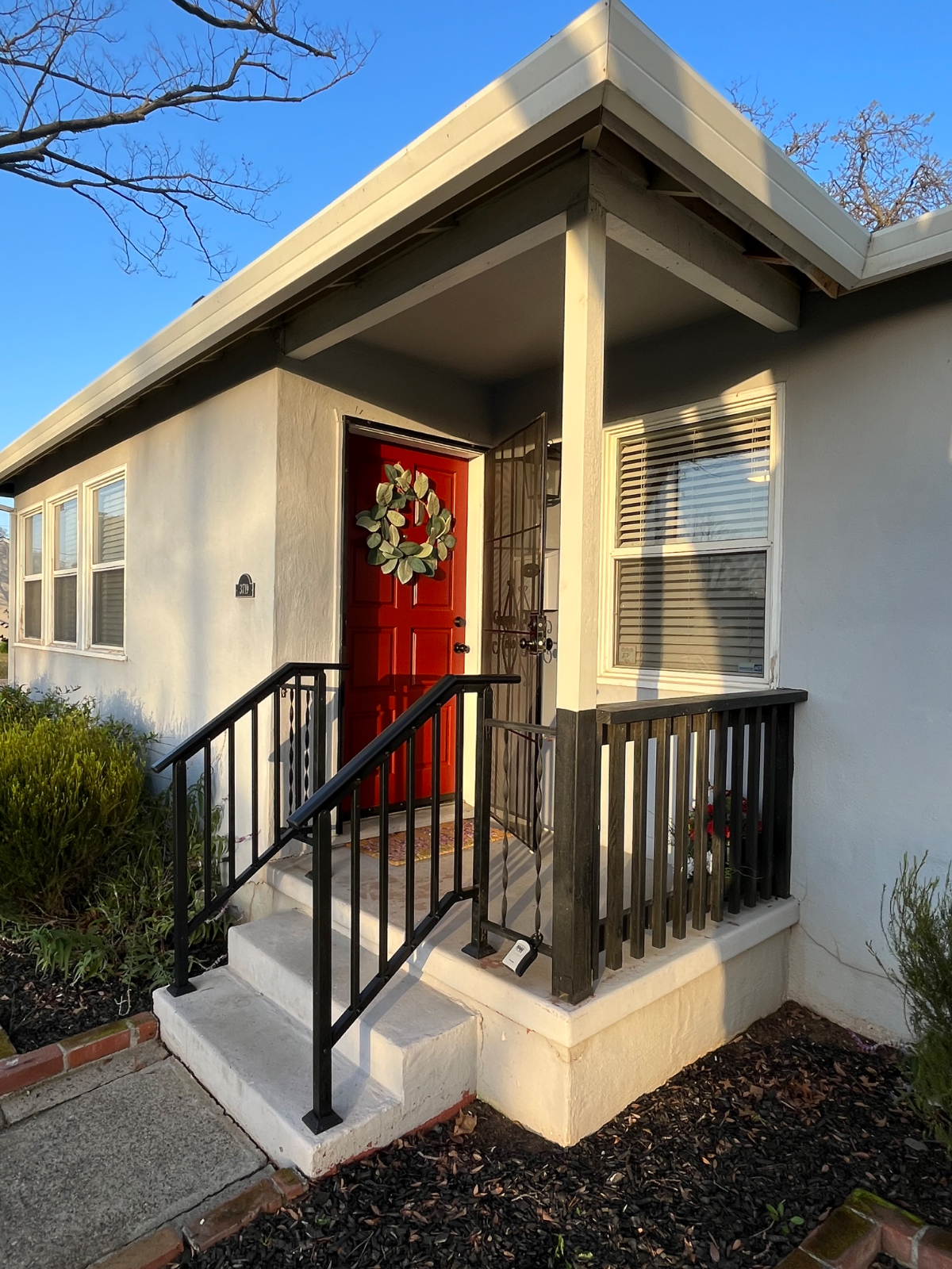 Inviting Single-Story Home with Large Fenced Backyard, Utilities Included, Near Tahoe Park & UC Davis Medical Center - Photo 2
