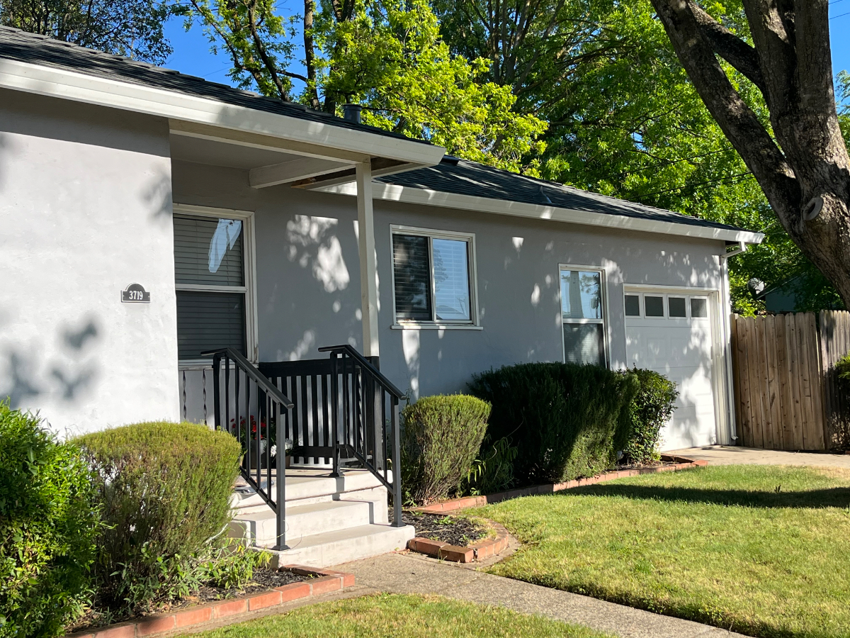 Inviting Single-Story Home with Large Fenced Backyard, Utilities Included, Near Tahoe Park & UC Davis Medical Center - Photo 3
