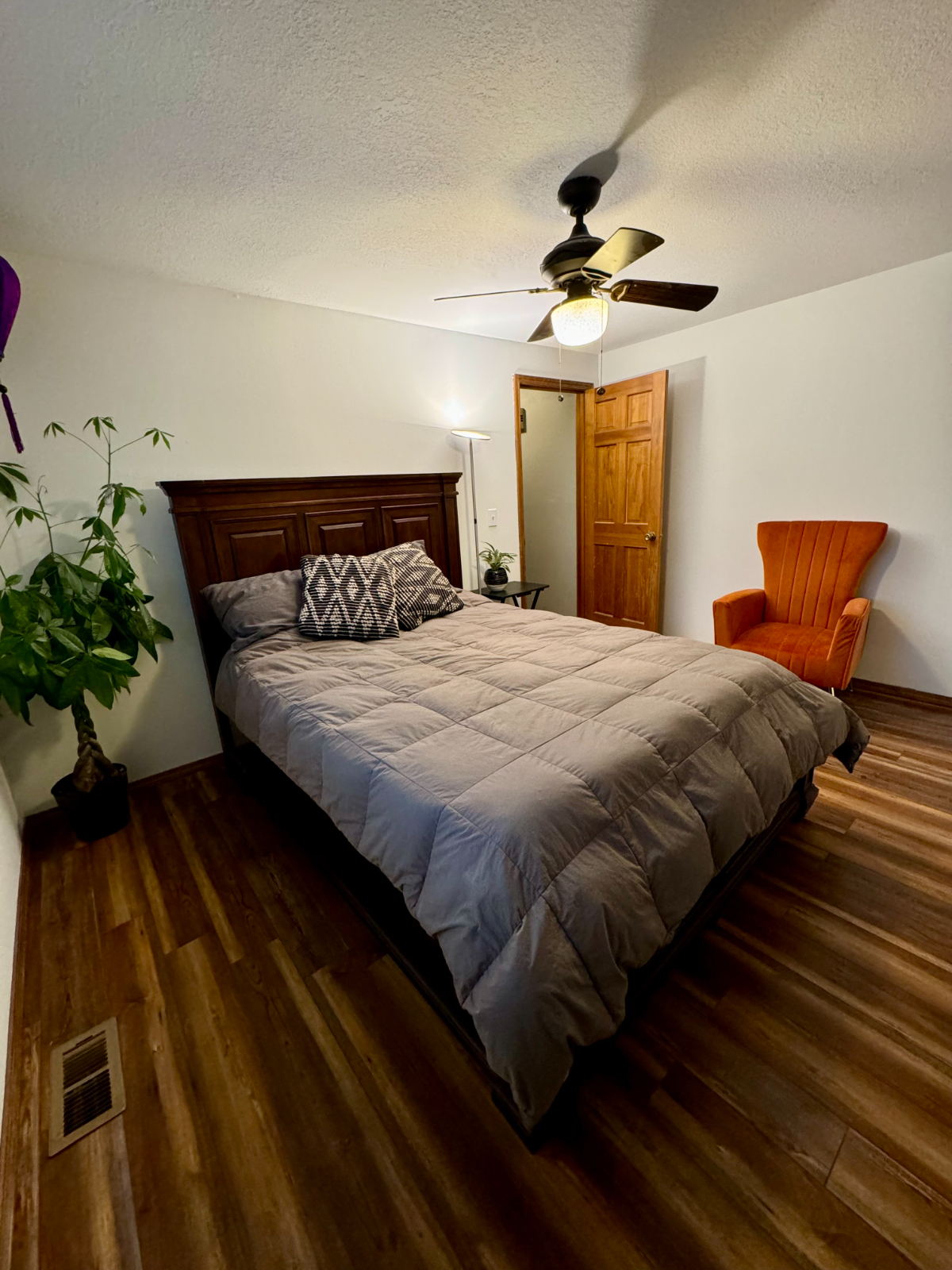 Quiet & Secluded Midtown Furnished Home in Bend - Photo 3