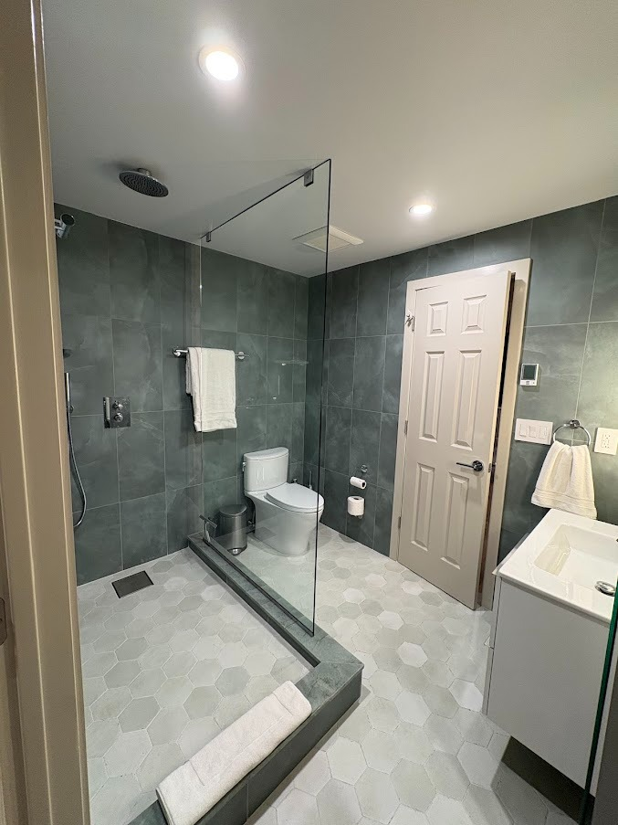 High End Furnished One Bedroom With Private Entrance Near Harlem Shopping, Transit, And Dining - Photo 10