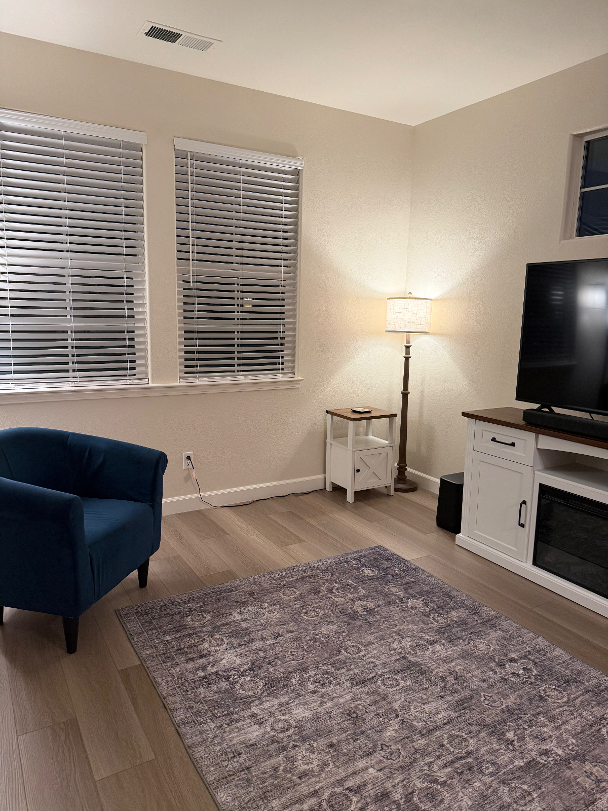 Private Furnished Room with Ensuite & All Utilities With Easy Downtown Access - Photo 5
