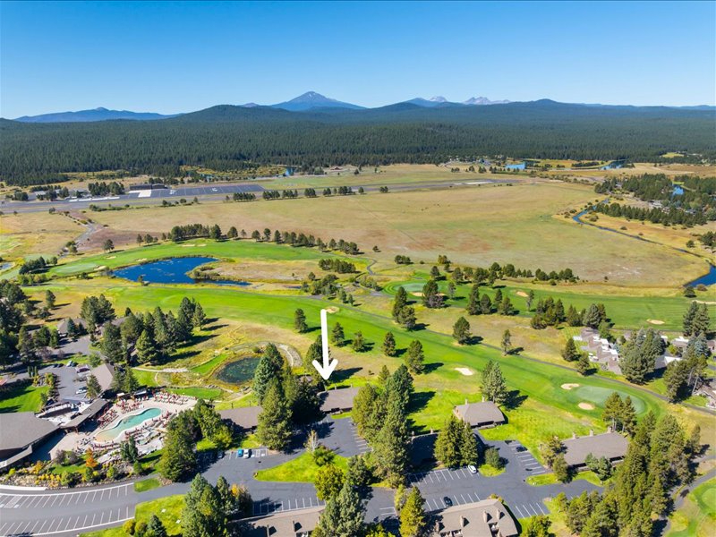 LOCATION is perfect - 3bd/4fullbth/3fireplace in Sunriver Resort - Photo 2
