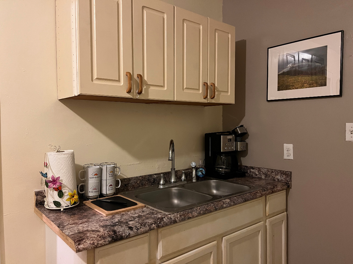 Cozy Apartment Above Local Coffee Shop - Photo 7