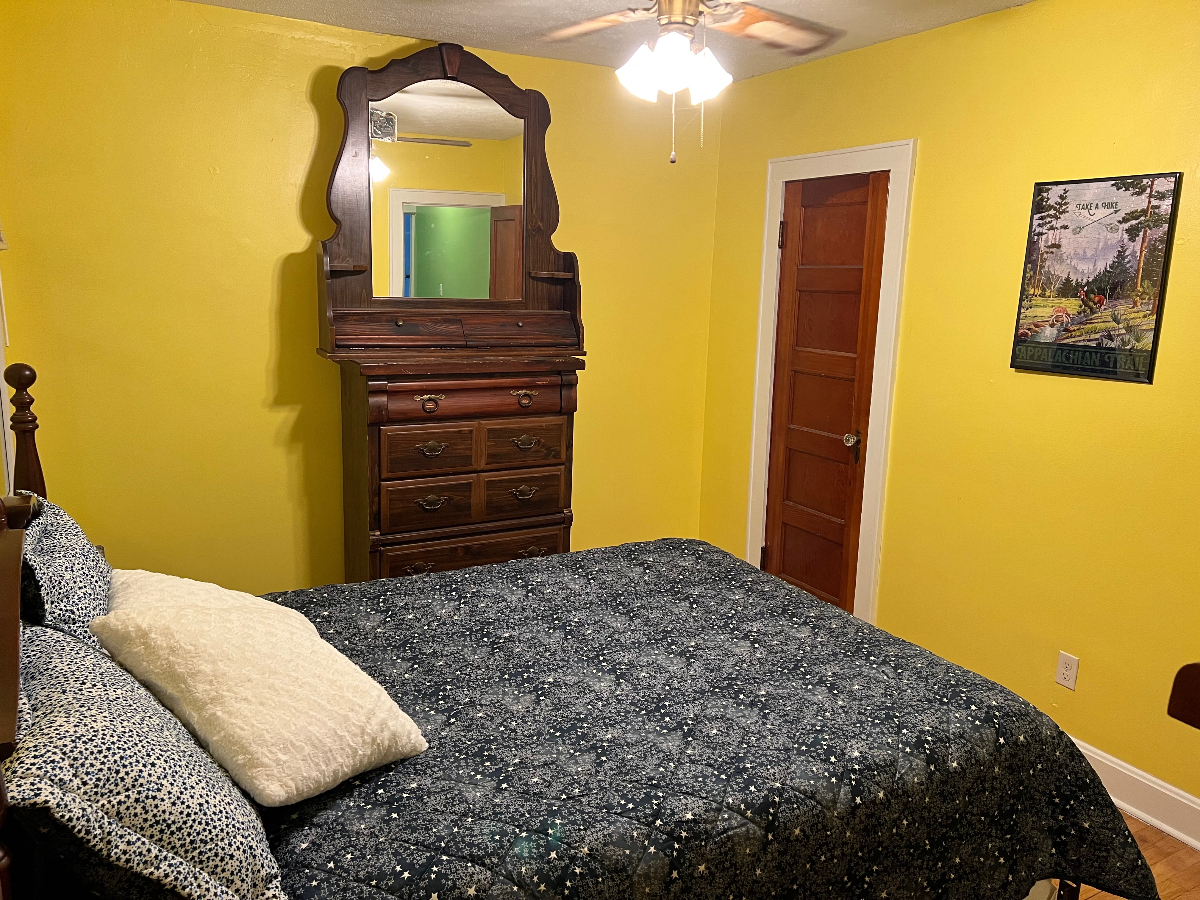 Cozy Apartment Above Local Coffee Shop - Photo 12