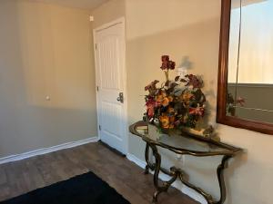 Inviting Apartment w/ Private Entry Near Hospitals - Photo 2