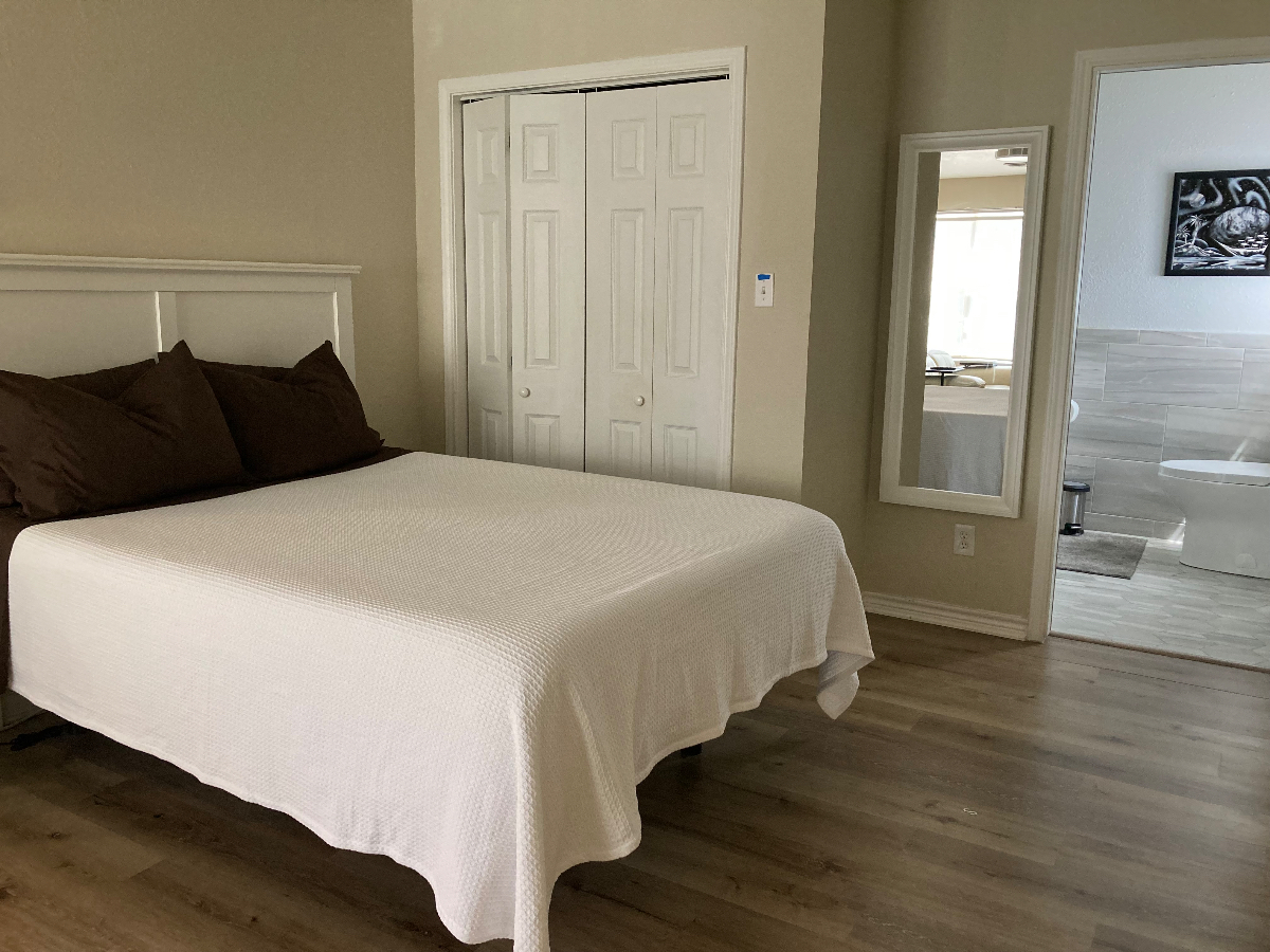 Inviting Apartment w/ Private Entry Near Hospitals - Photo 8