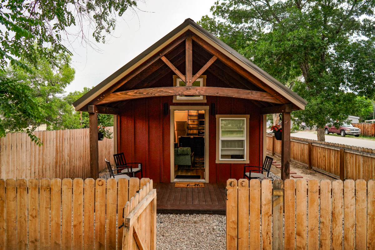Cozy cabin between Lander and Riverton - Photo 1
