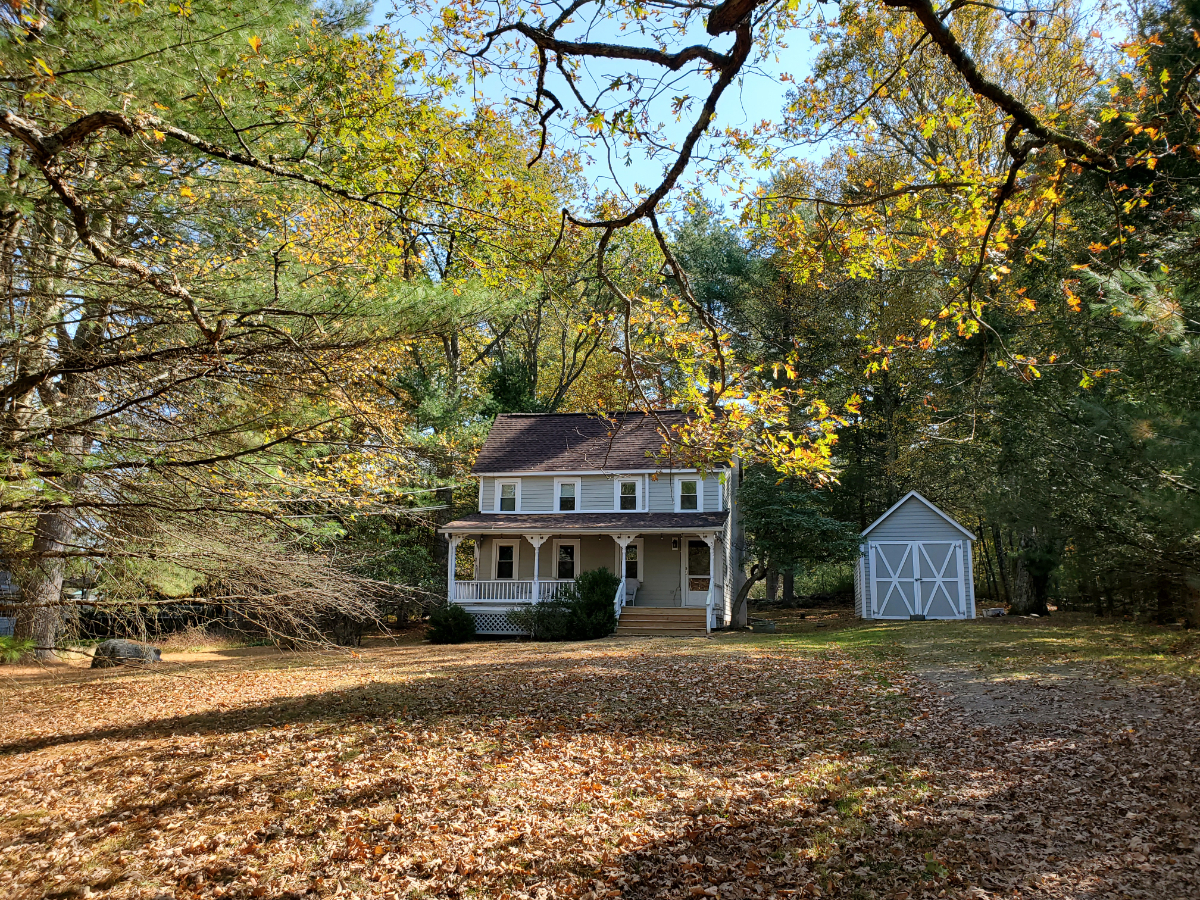 Sweet Charming Old Farmhouse - Photo 2