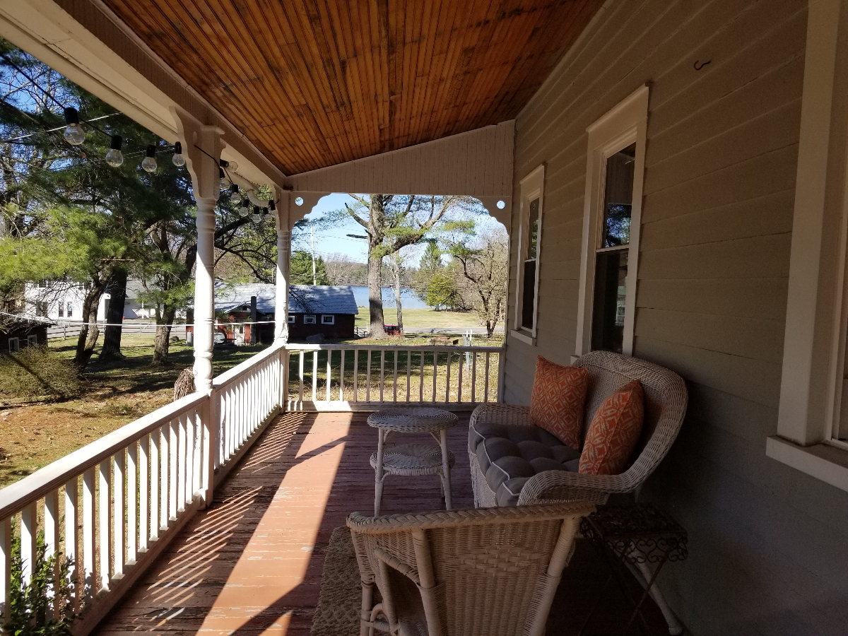 Sweet Charming Old Farmhouse - Photo 12