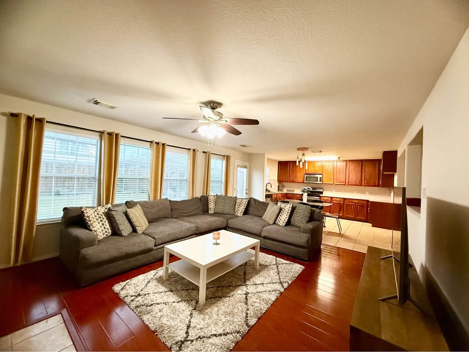 Spacious Home in Houston - Photo 9