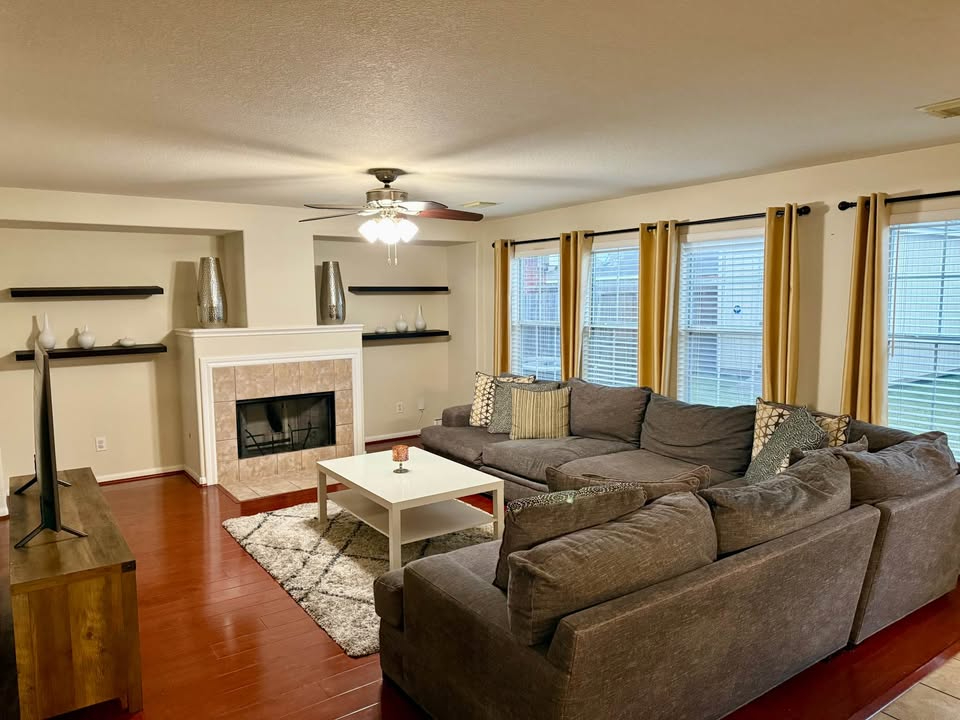 Spacious Home in Houston - Photo 10
