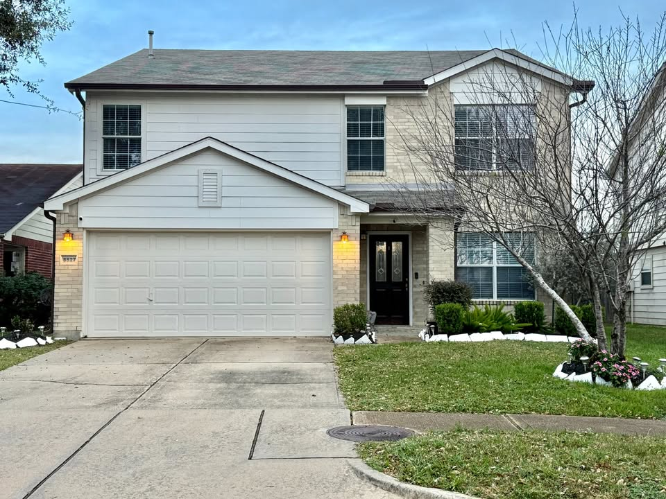 Spacious Home in Houston - Photo 2