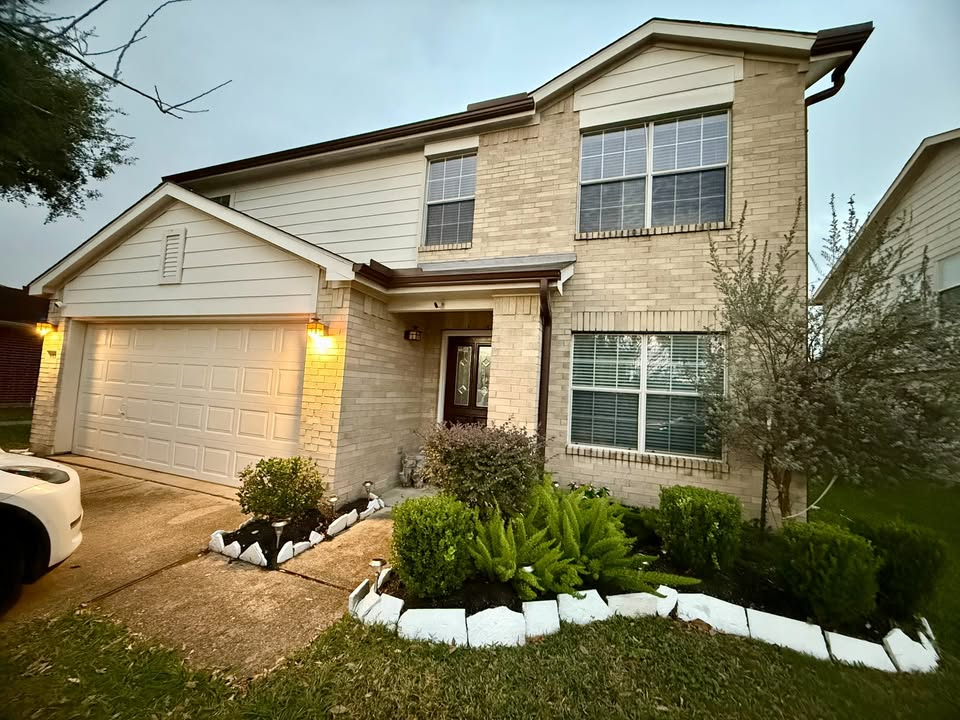 Spacious Home in Houston - Photo 1