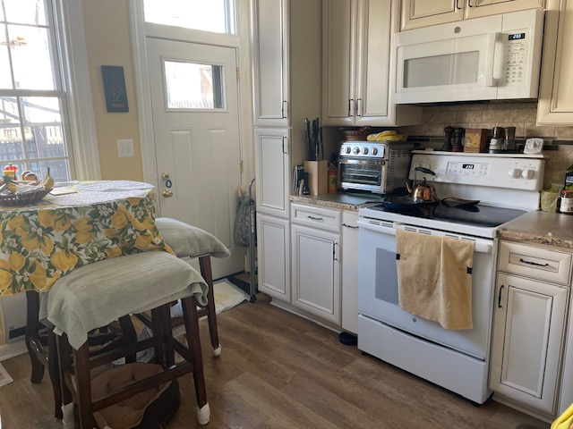 Furnished Capitol Hill Room With Private Bath Close To Hospitals And Transit - Photo 8