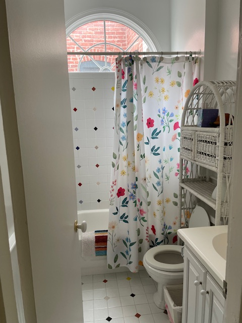 Furnished Capitol Hill Room With Private Bath Close To Hospitals And Transit - Photo 9