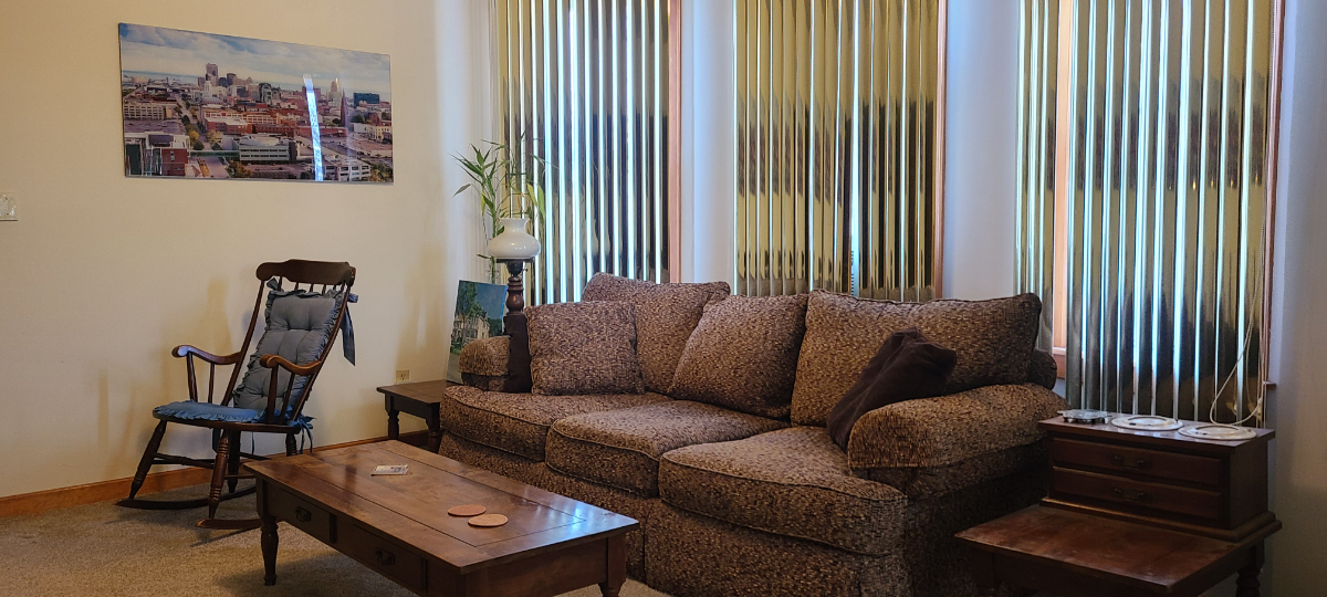 Quiet and Spacious 1BR Apartment w/ Private Office Only Five Minutes from Buffalo Medical Corridor - Photo 2