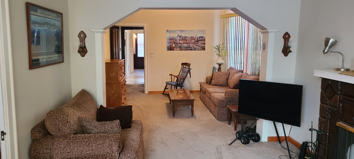 Quiet and Spacious 1BR Apartment w/ Private Office Only Five Minutes from Buffalo Medical Corridor - Photo 1