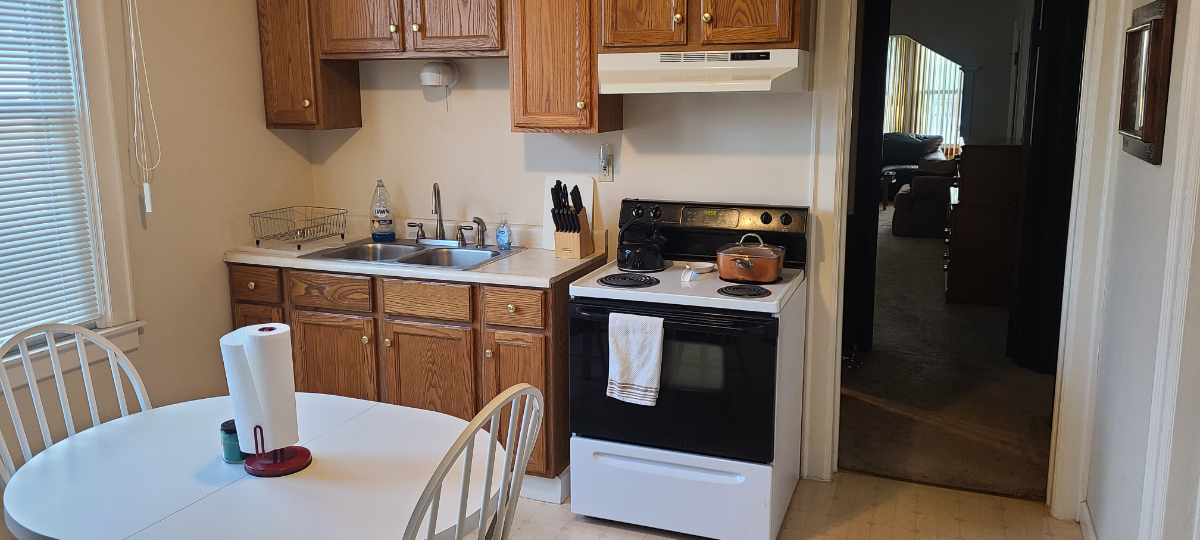 Quiet and Spacious 1BR Apartment w/ Private Office Only Five Minutes from Buffalo Medical Corridor - Photo 7