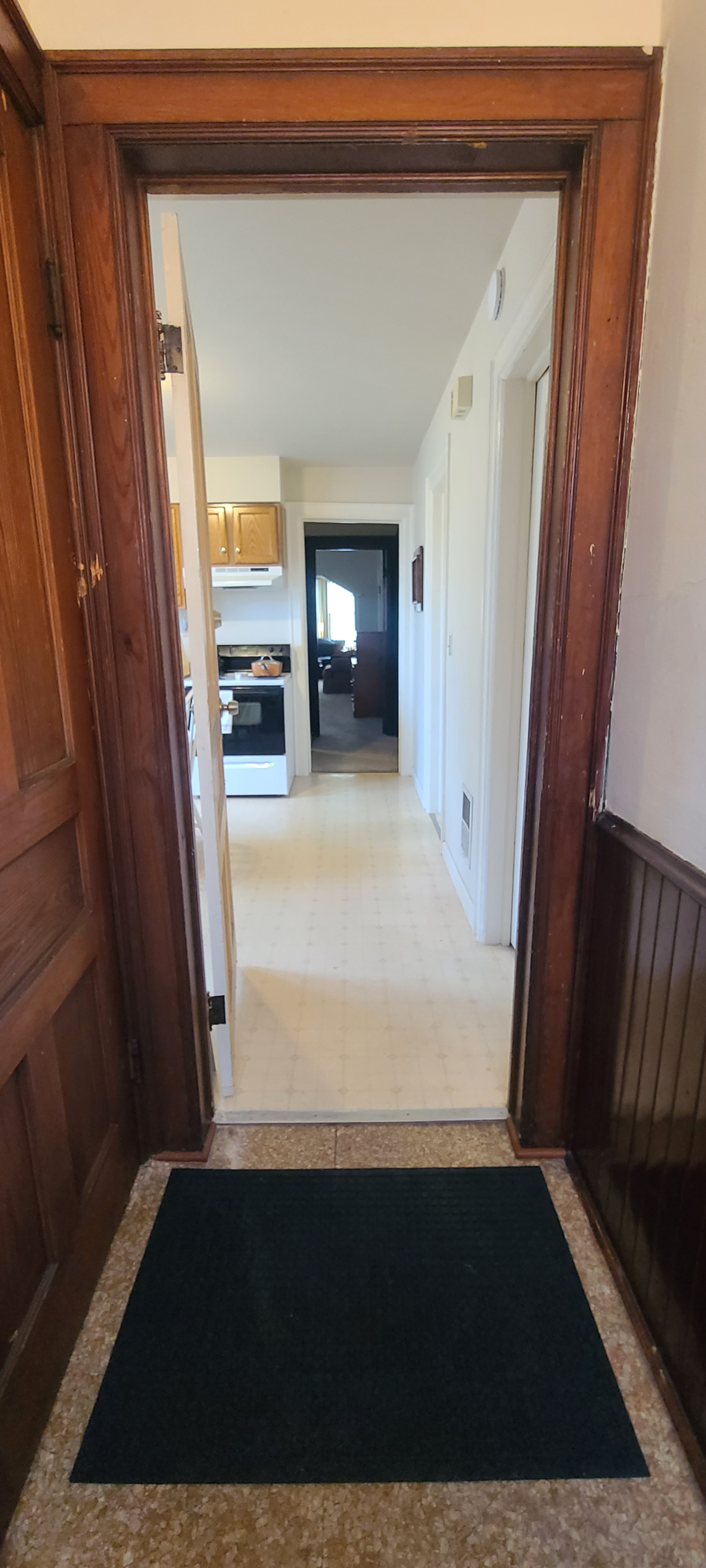 Quiet and Spacious 1BR Apartment w/ Private Office Only Five Minutes from Buffalo Medical Corridor - Photo 10