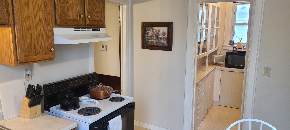 Quiet and Spacious 1BR Apartment w/ Private Office Only Five Minutes from Buffalo Medical Corridor - Photo 6