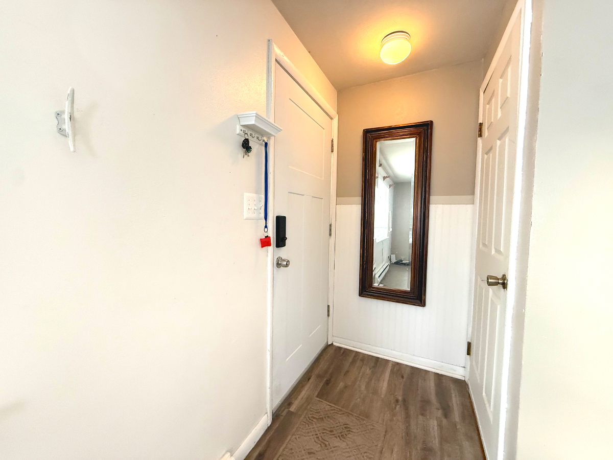 Centrally located 2 bedroom house with private parking - Photo 6