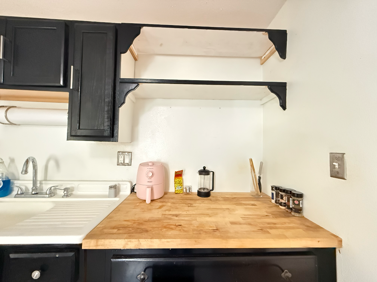 Centrally located 2 bedroom house with private parking - Photo 12