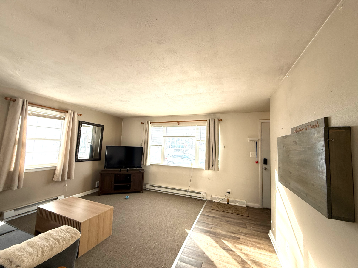 Centrally located 2 bedroom house with private parking - Photo 5