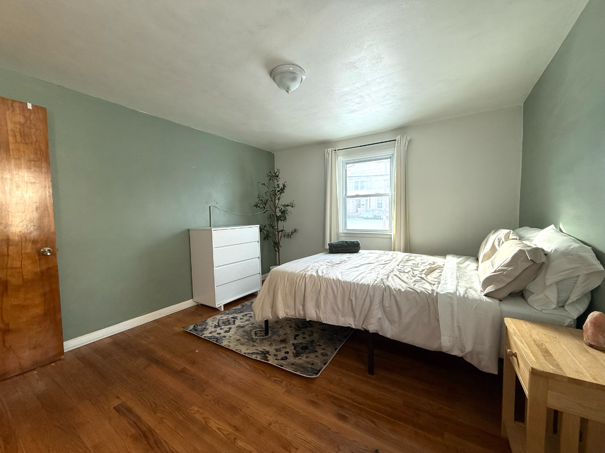 Centrally located 2 bedroom house with private parking - Photo 9