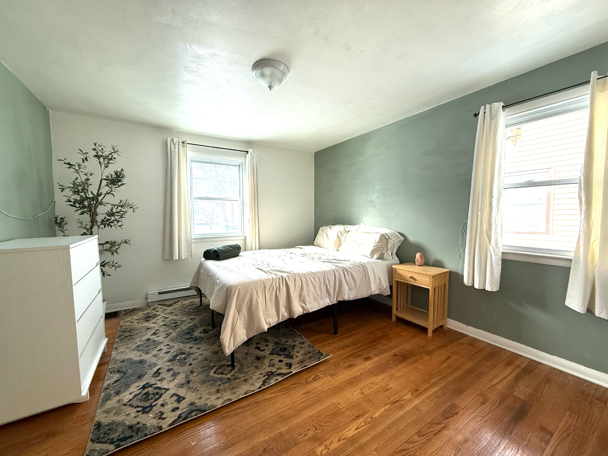 Centrally located 2 bedroom house with private parking - Photo 7