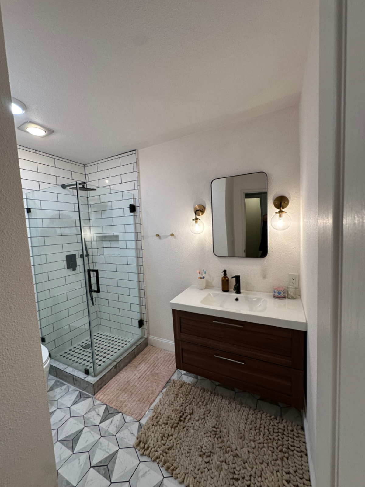 Comfortable San Jose condo with resort amenities, patio, pool, gym & easy Bay Area access. Utilities Wifi Included - Photo 4