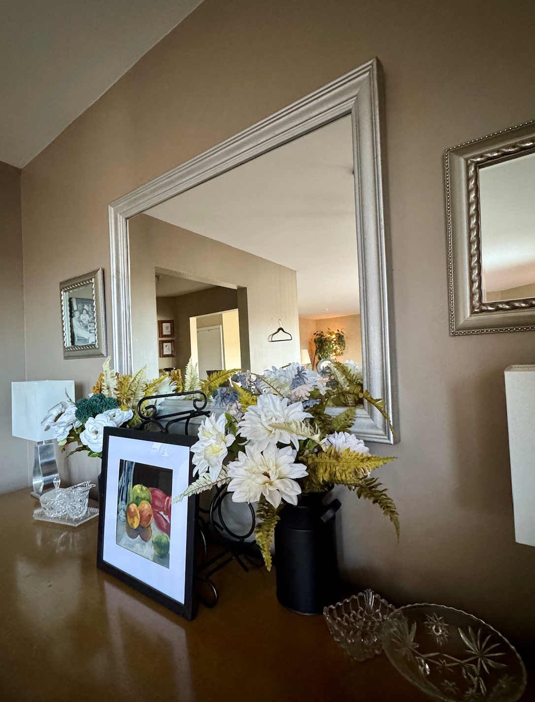 Spacious Primary Bedroom with En Suite Bathroom, Laundry, and Parking in Quiet Condo Complex - Photo 9