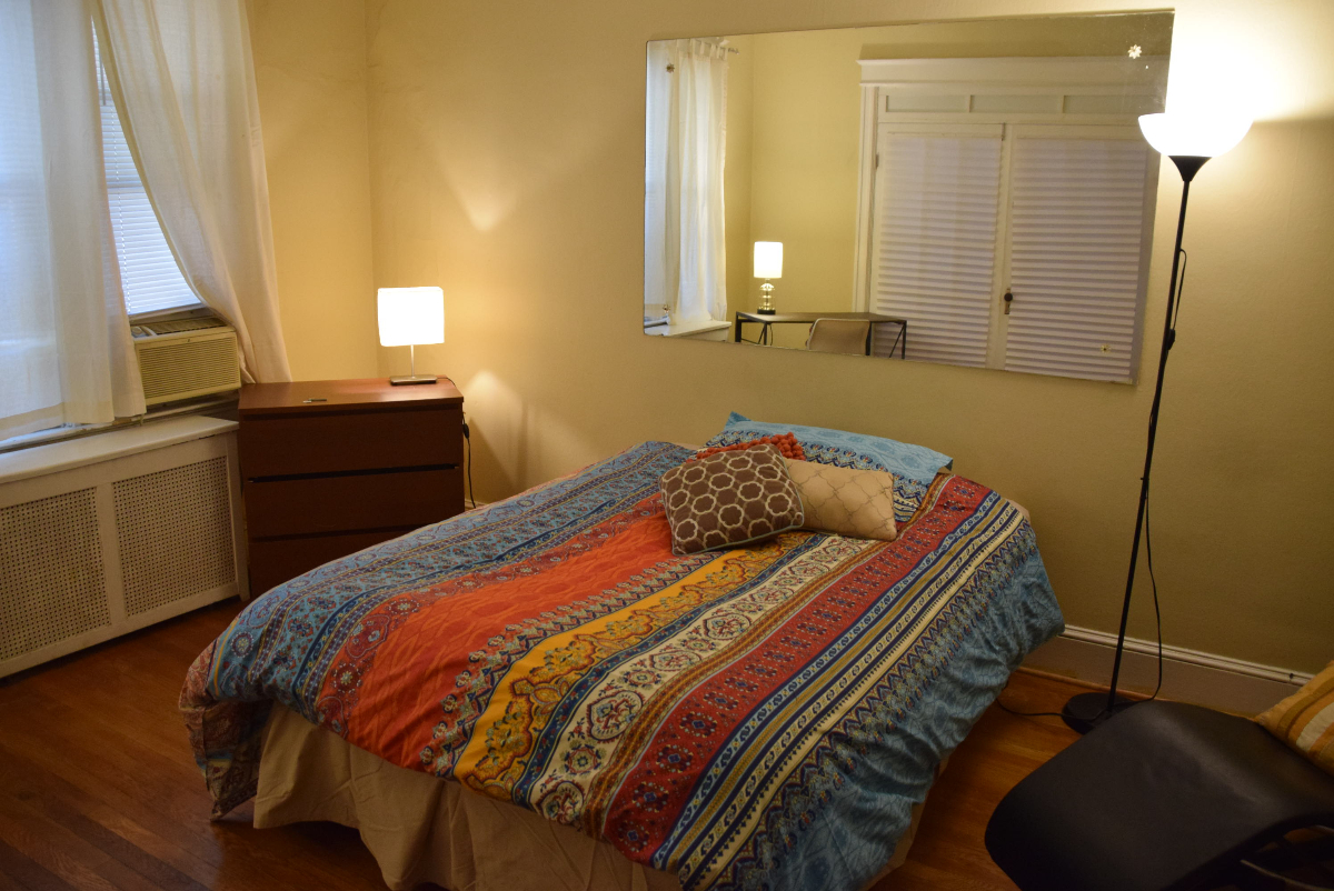 Bright and Sunny Fully-Furnished Bedroom in Great Petworth Townhouse - Photo 6