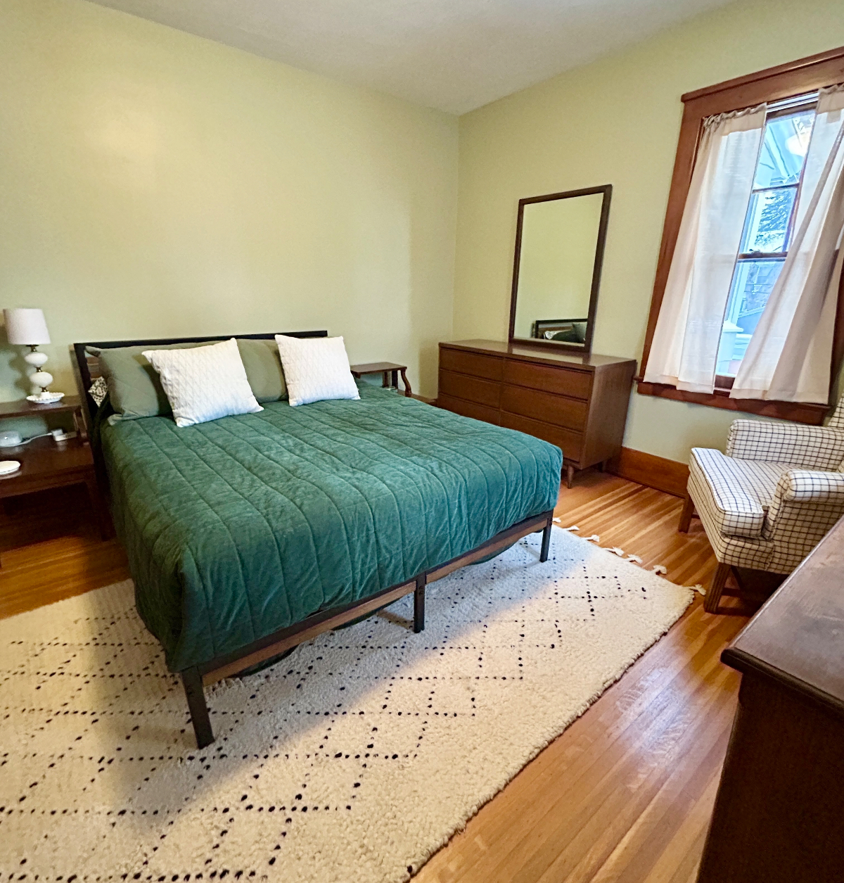 Beautiful 2 BR Home Near Hospitals (Offstreet Parking, Yard, Grill, In Unit Laundry) - Photo 10