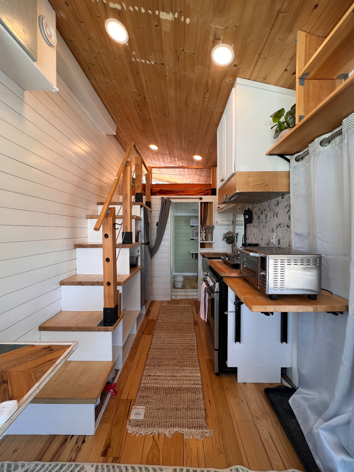 Cozy Mountain View Tiny Home - Photo 3