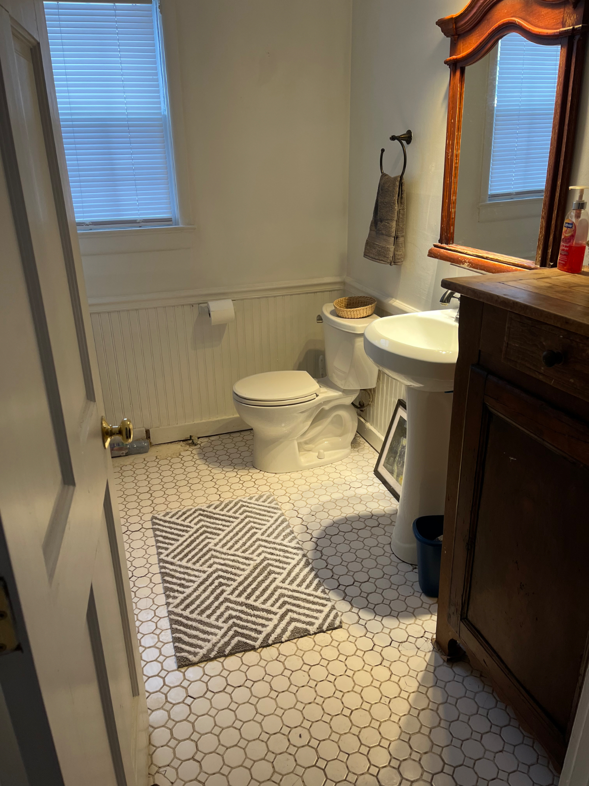 Private Furnished Room with Private Bath in Quiet Home - Photo 3