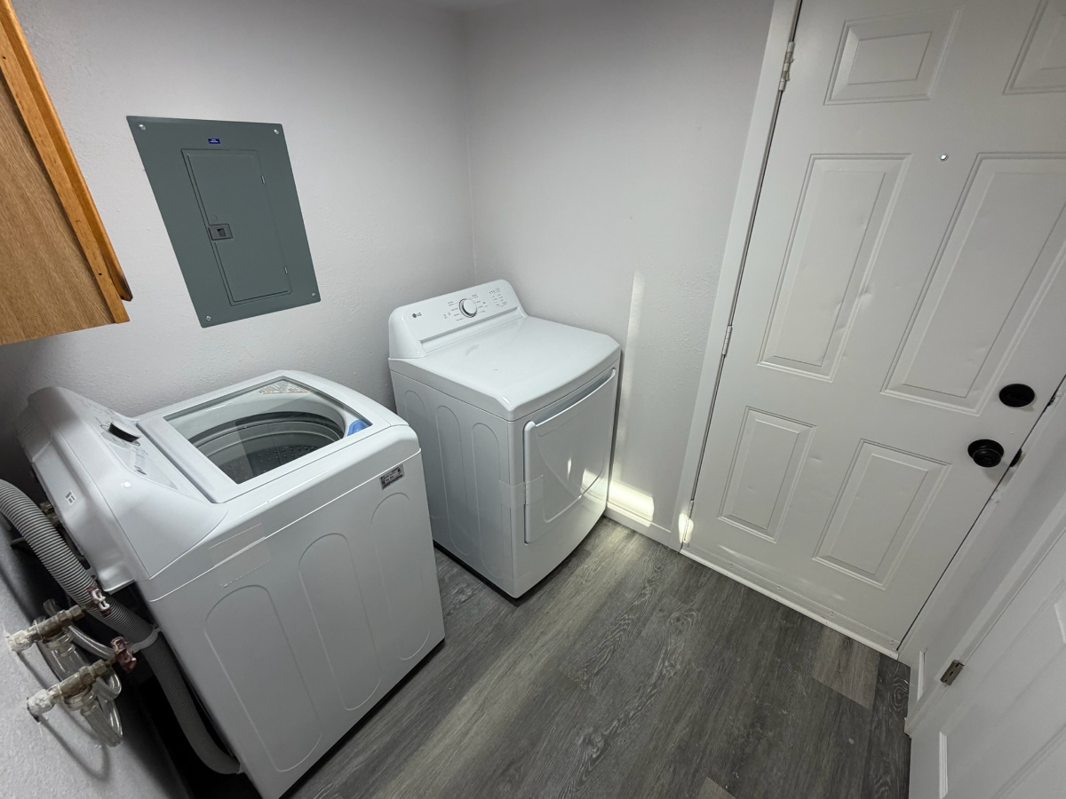 Newly Remodeled 2BR - Ideal for Travel Jobs & Corporate Stays - Photo 7