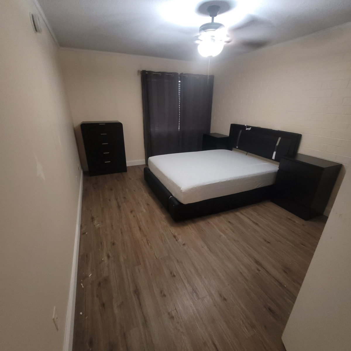 Newely Renovated and Furnished-Short trip to all local hosptials - Photo 2