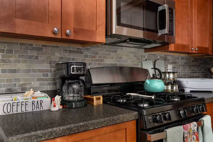 Brand-New Mountain Cabin Minutes From Ski Resorts With Cozy Living Spaces And Scenic Views - Photo 7