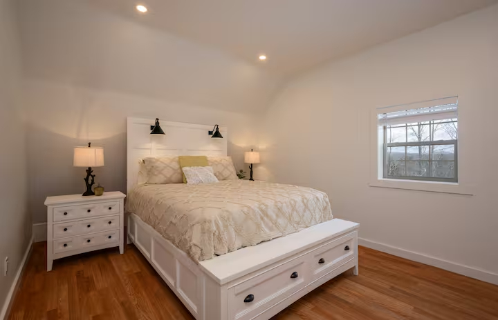 Brand-New Mountain Cabin Minutes From Ski Resorts With Cozy Living Spaces And Scenic Views - Photo 12