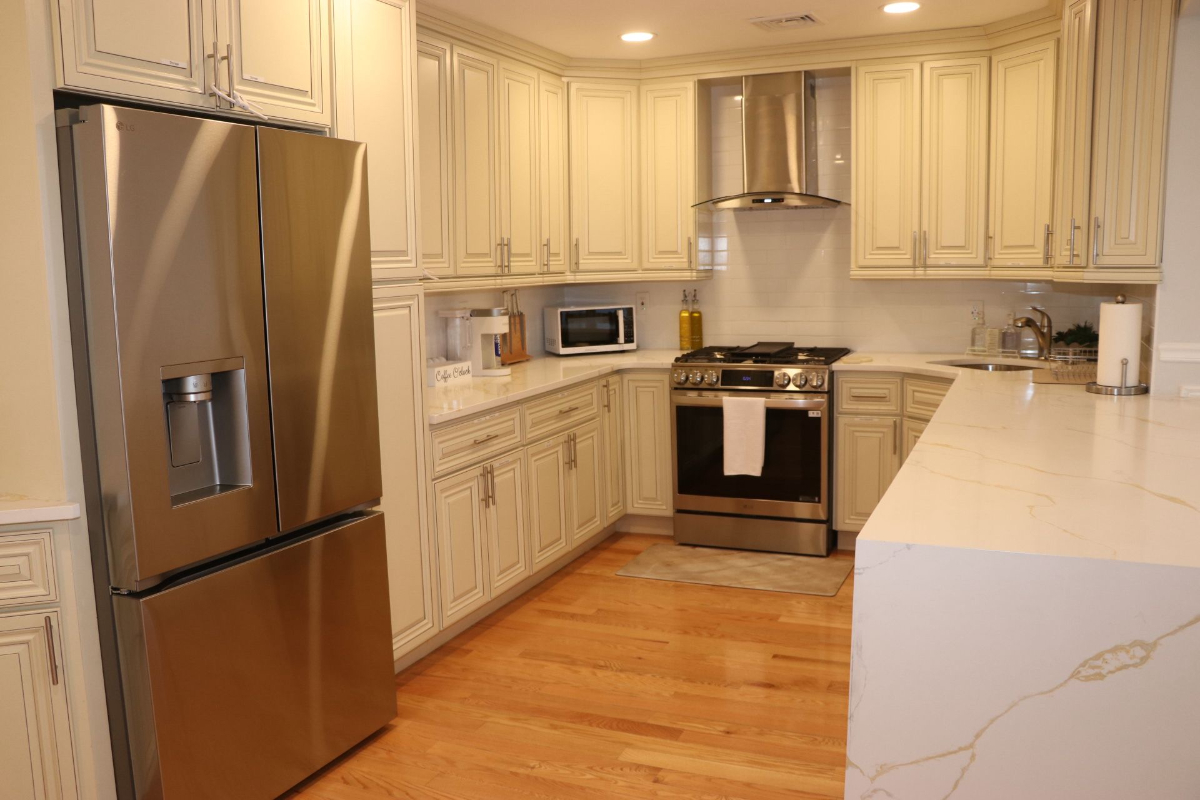 Beautiful and Elegant 2 Bedroom Apartment in the heart of Uniondale - Photo 11
