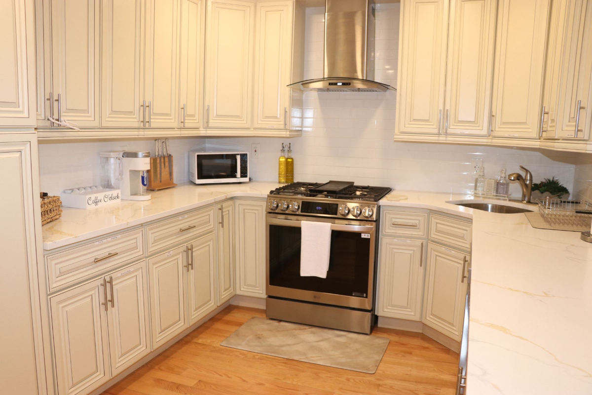 Beautiful and Elegant 2 Bedroom Apartment in the heart of Uniondale - Photo 12