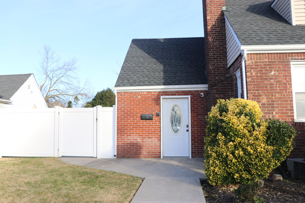 Beautiful and Elegant 3 Bedroom Apartment in the heart of Uniondale - Photo 1