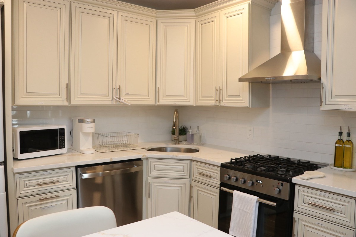 Beautiful and Elegant 3 Bedroom Apartment in the heart of Uniondale - Photo 9