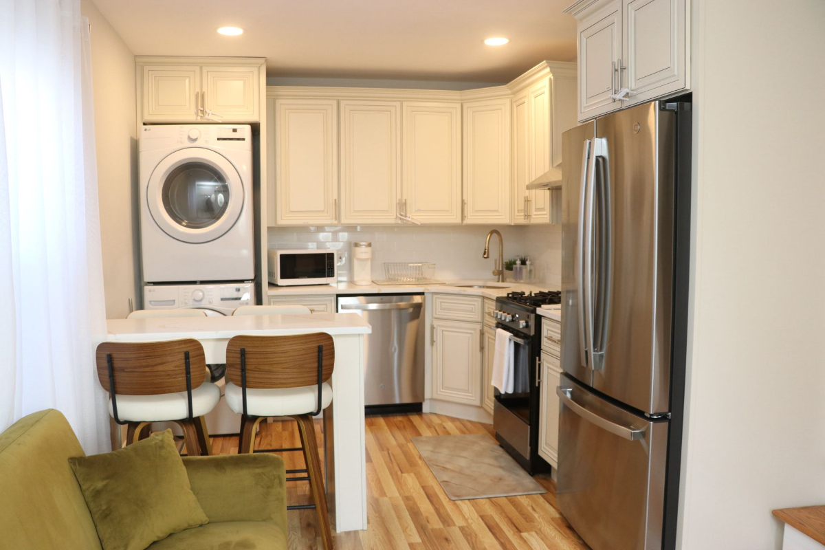Beautiful and Elegant 3 Bedroom Apartment in the heart of Uniondale - Photo 10