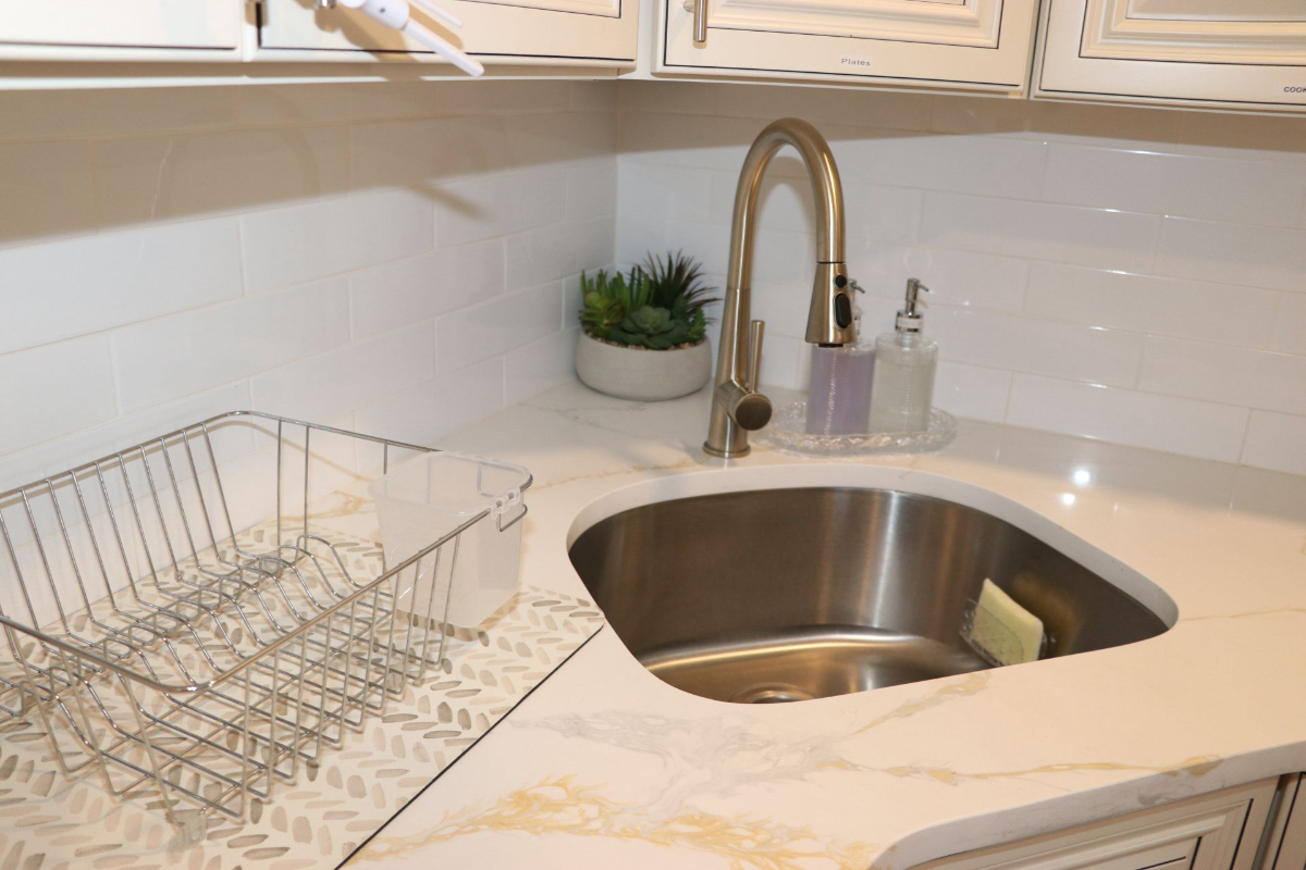 Beautiful and Elegant 3 Bedroom Apartment in the heart of Uniondale - Photo 11