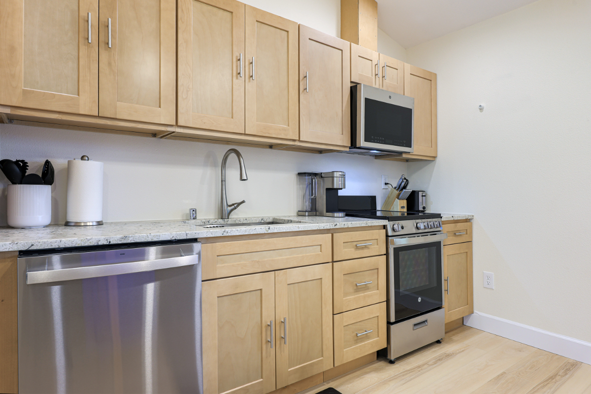 Quiet Private Farm Apartment on 7 Acres - Mountain Views - 30 Min to PDX - Photo 5