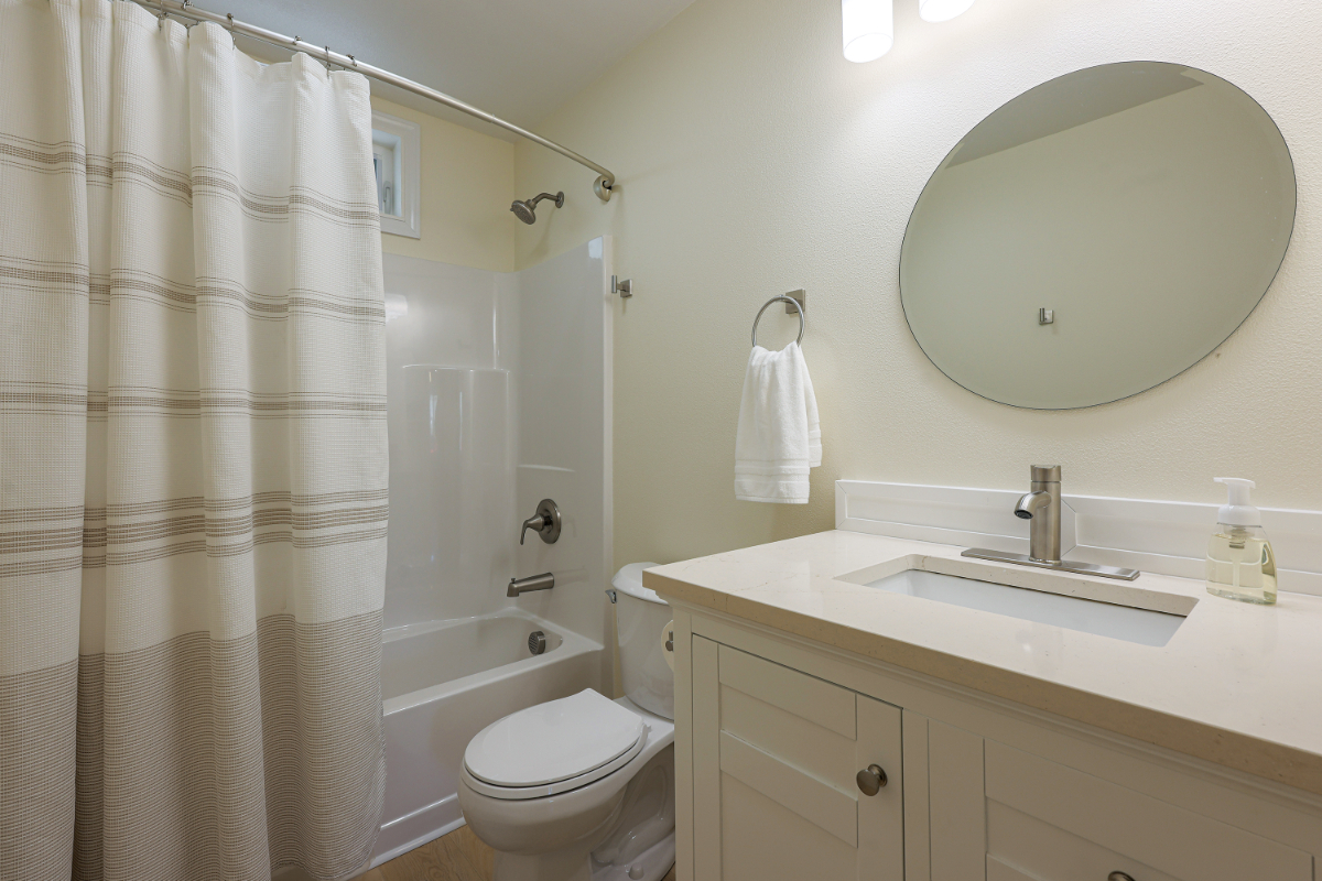 Quiet Private Farm Apartment on 7 Acres - Mountain Views - 30 Min to PDX - Photo 3