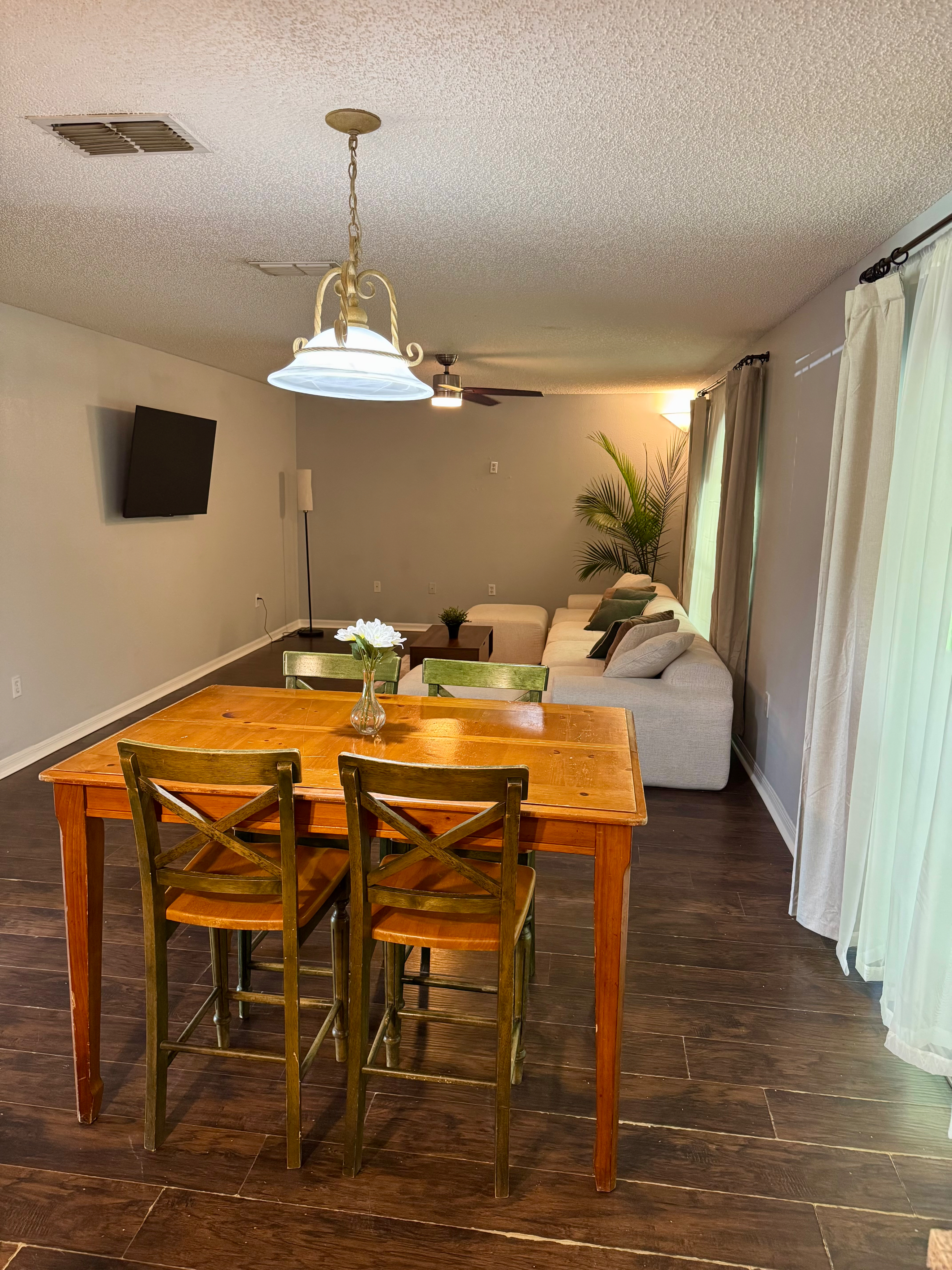 Spacious Fully Furnished 4BR/2.5BA Home | Utilities + Wi-Fi Included | Near Hospitals & I-295 - Photo 7